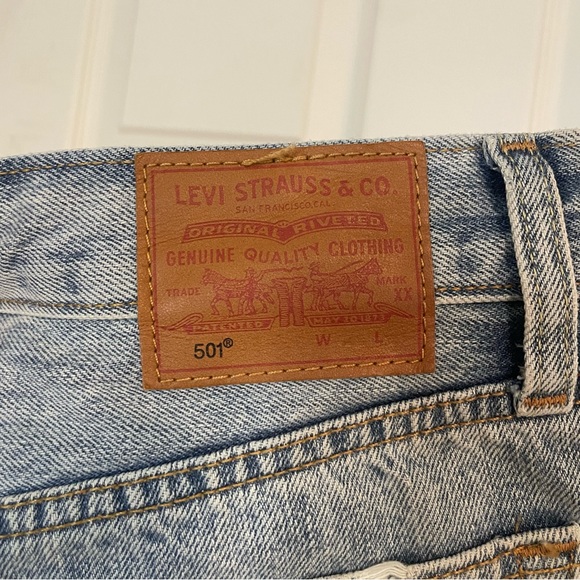Levi’s 501 Shorts - Picture 4 of 6
